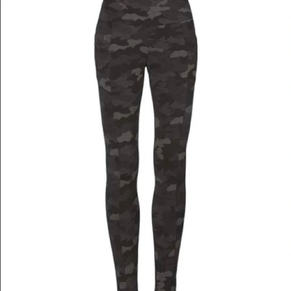 Cabi ATC Gray Camo Side-Seam Pocket Leggings - active wear - Picture 2 of 5